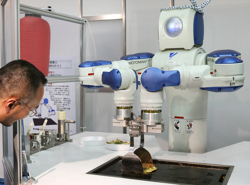 Robot cocinero en una feria de Japón. Foto: AP